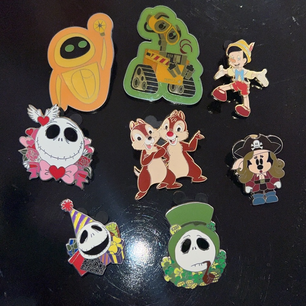 8 Collectible Disneyland Pins